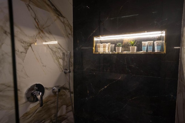 Great Pyramid Inn image 13