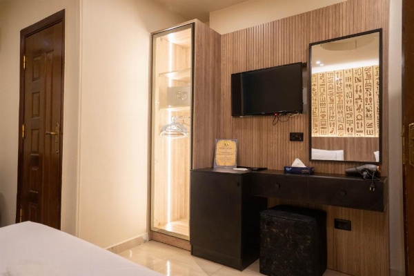 Great Pyramid Inn image 16