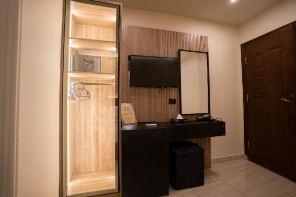 Great Pyramid Inn image 27