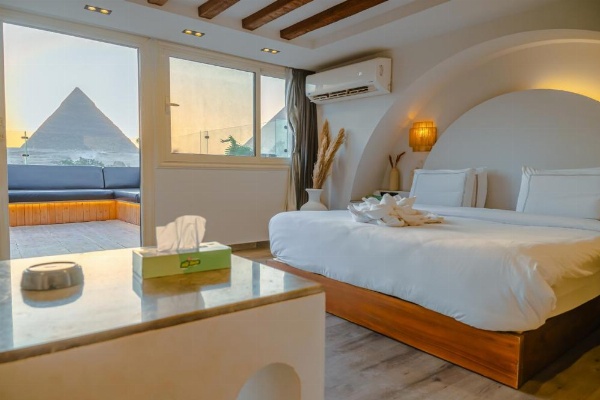 Great Pyramid Inn image 39