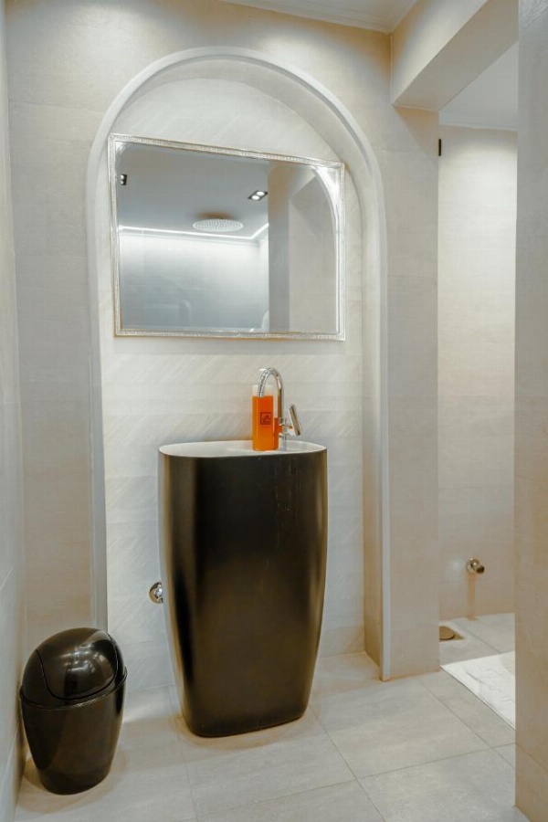 Great Pyramid Inn image 40