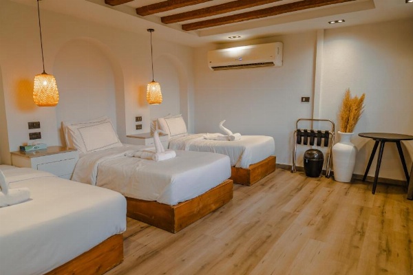 Great Pyramid Inn image 41