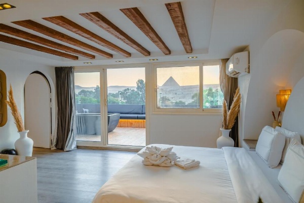 Great Pyramid Inn image 42