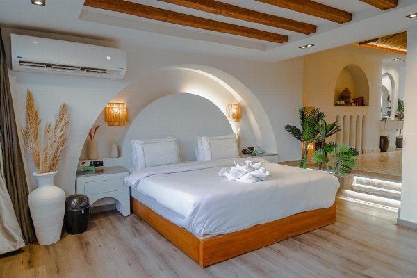 Great Pyramid Inn image 46