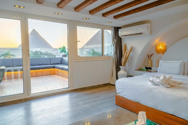 Great Pyramid Inn image 49