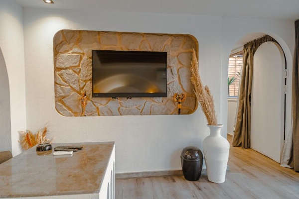 Great Pyramid Inn image 56