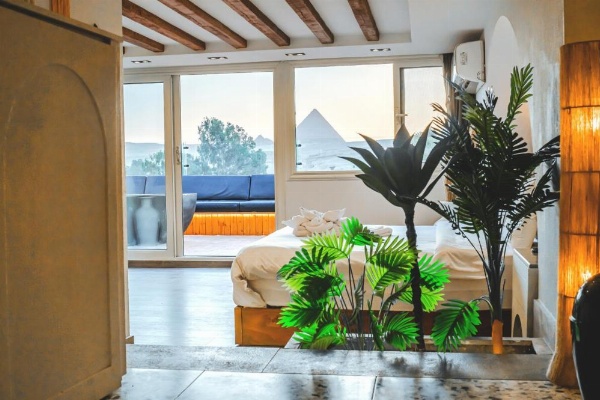 Great Pyramid Inn image 59