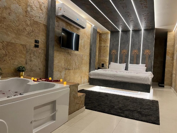 Great Pyramid Inn image 78