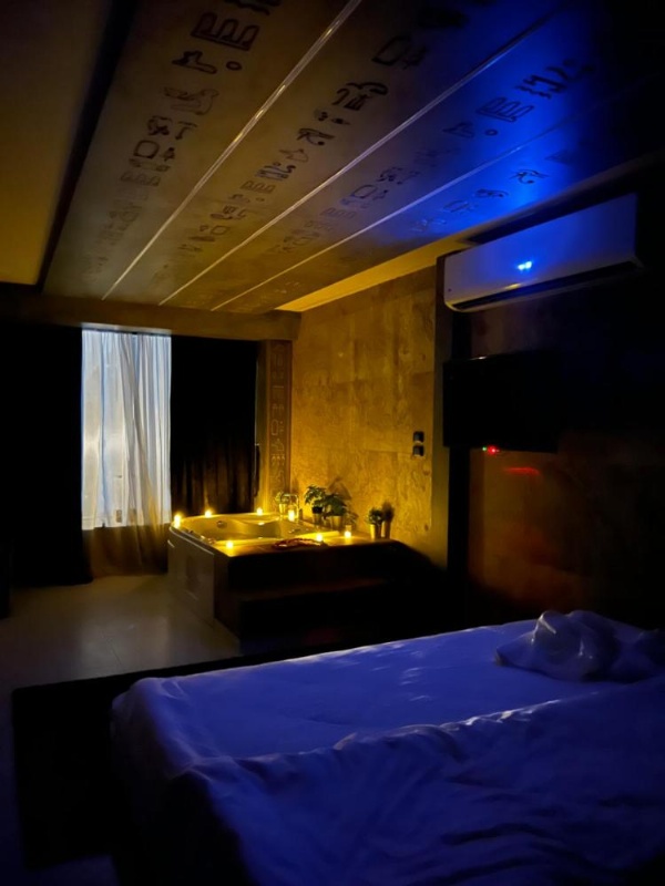 Great Pyramid Inn image 80