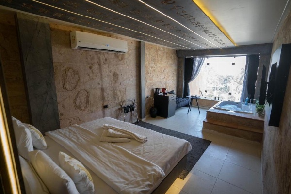 Great Pyramid Inn image 87