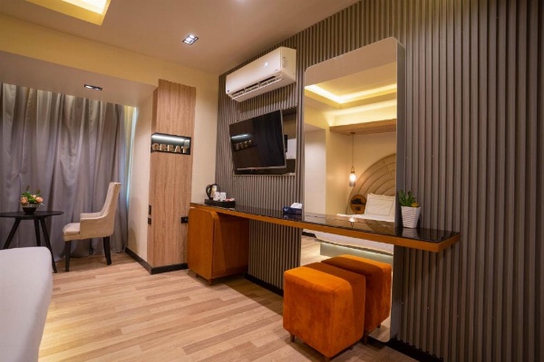 Great Pyramid Inn image 9